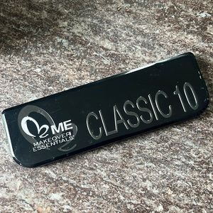 Free w Purchase Me Makeover Essentials Classic 10 Sunlit Breeze Eyeshadow